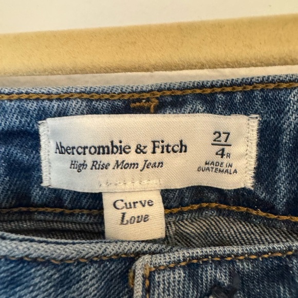 Abercrombie Distressed Curve Love High Rise Mom Jeans- Size 27 - Picture 4 of 8